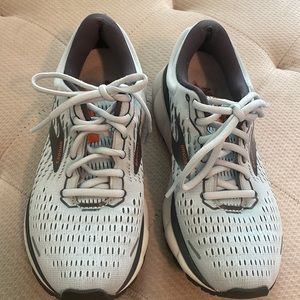 Women’s Brooks Ghost 13 running shoes, size 6